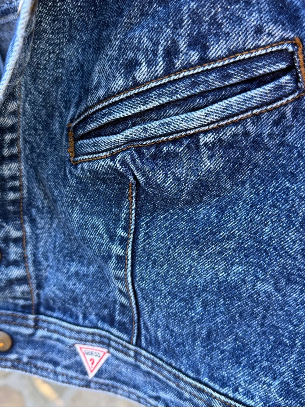 Guess? Vintage 90’s Acid Wash Cropped Denim Jacket - Blue Size Large - Picture 4 of 6